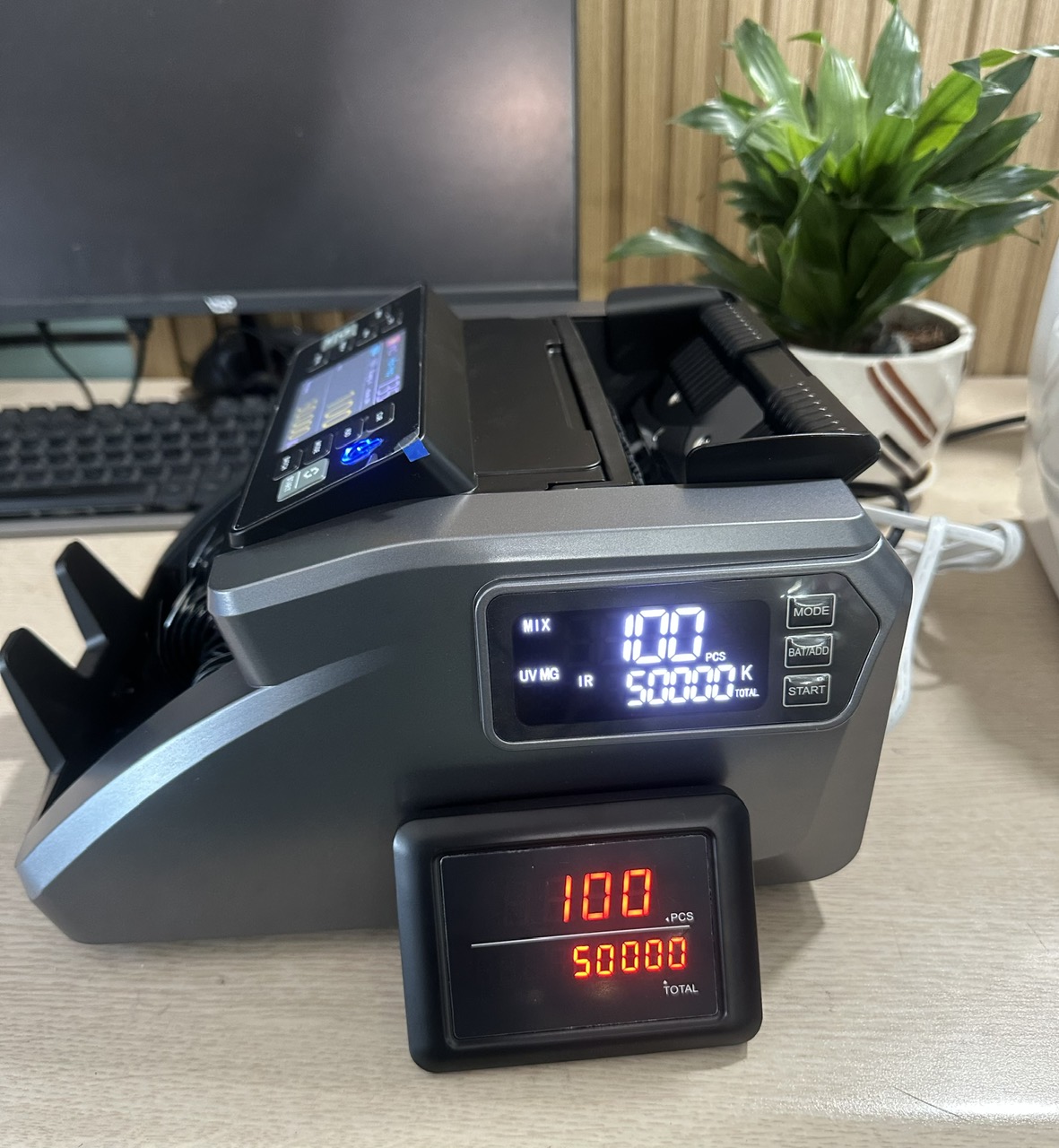 Bán máy đếm tiền tại Dĩ An Bình Dương ,Uy Tín, Giá Rẻ - Hoàng Tín